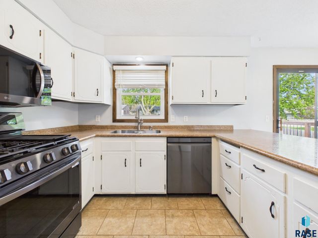 701 S Rohl Dr Drive, Sioux Falls, SD 57103