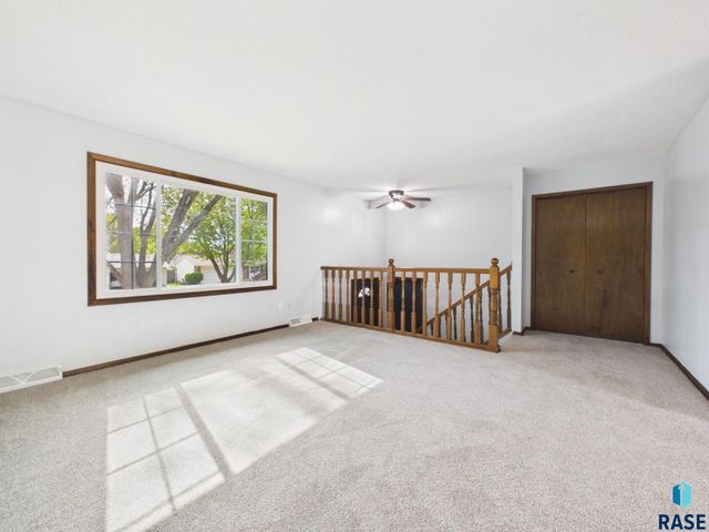 701 S Rohl Dr Drive, Sioux Falls, SD 57103