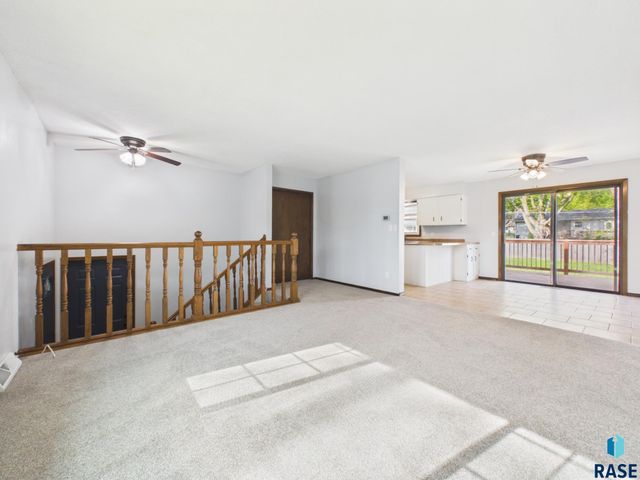 701 S Rohl Dr Drive, Sioux Falls, SD 57103