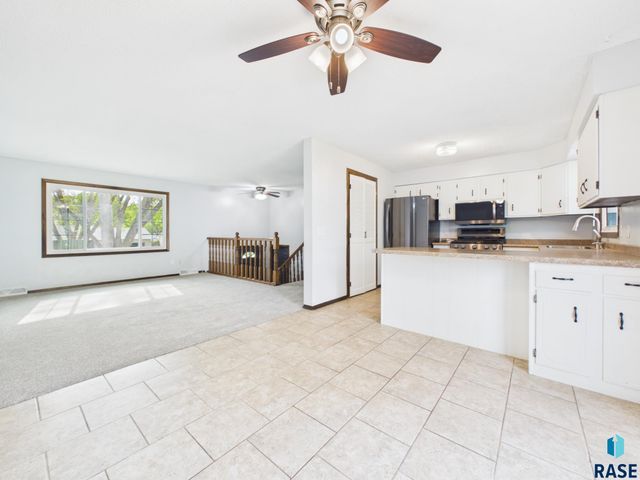 701 S Rohl Dr Drive, Sioux Falls, SD 57103