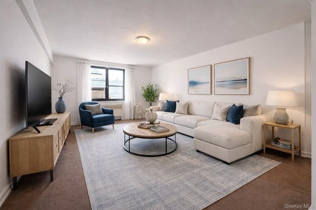 90-09 Northern Boulevard 303, Jackson Heights, NY 11372