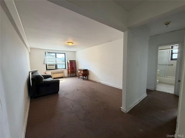 90-09 Northern Boulevard 303, Jackson Heights, NY 11372