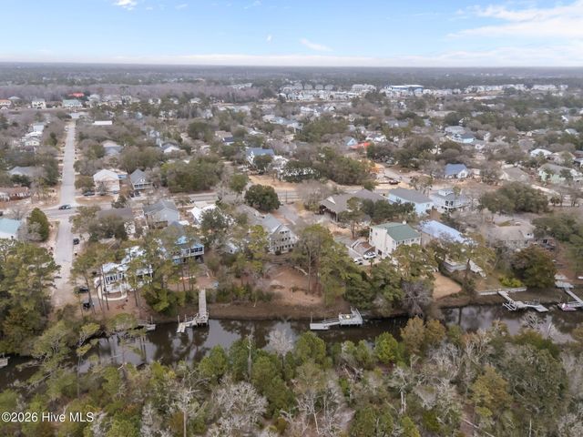 103 SE 27th Street, Oak Island, NC 28465