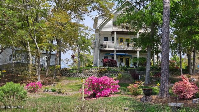 103 SE 27th Street, Oak Island, NC 28465