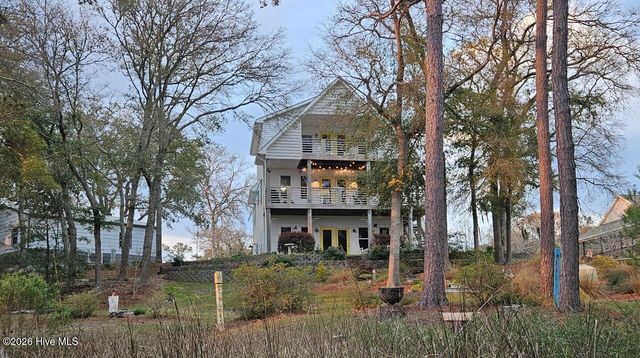 103 SE 27th Street, Oak Island, NC 28465