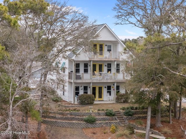 103 SE 27th Street, Oak Island, NC 28465