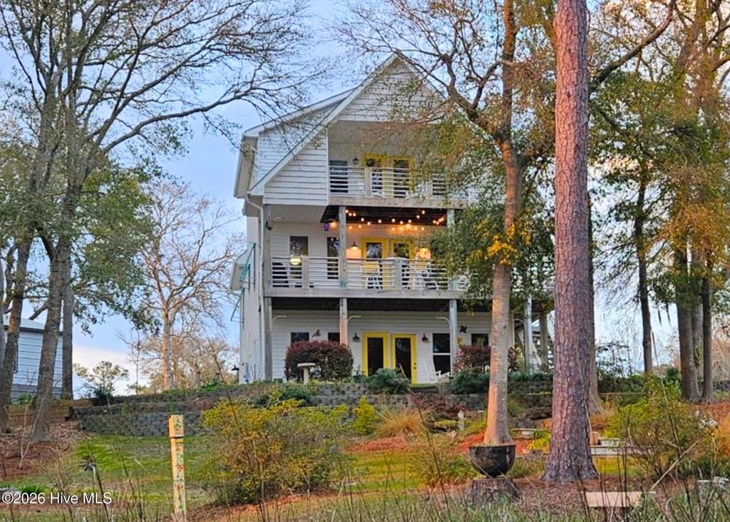 103 SE 27th Street, Oak Island, NC 28465