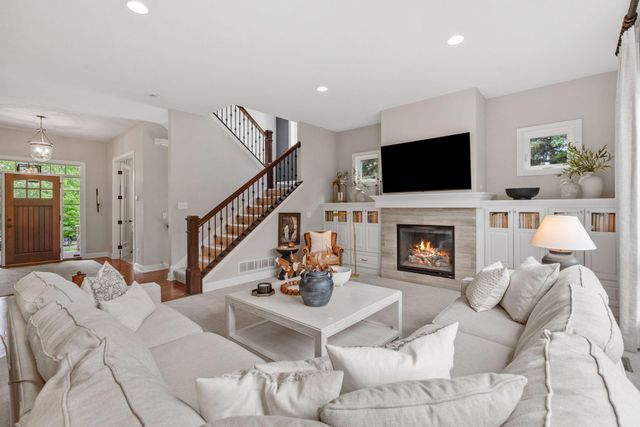 4694 Bluebell Trail N, Medina, MN 55340