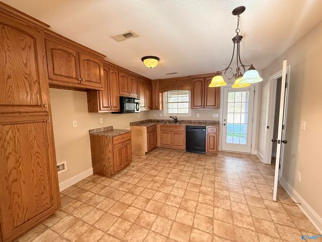 788 Charley Patterson Road, New Market, AL 35761