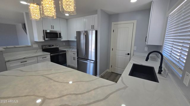 23451 N EL FRIO Court, Sun City, AZ 85373