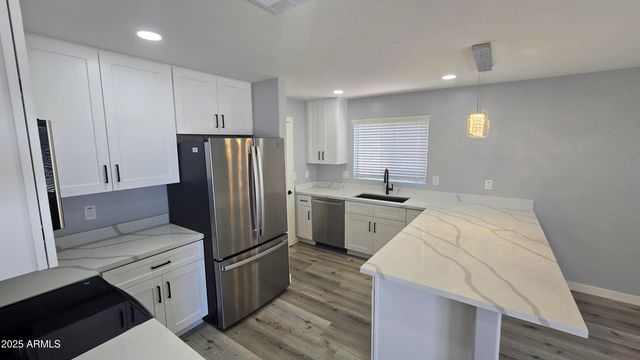 23451 N EL FRIO Court, Sun City, AZ 85373