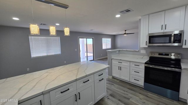 23451 N EL FRIO Court, Sun City, AZ 85373