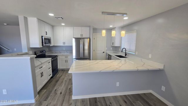 23451 N EL FRIO Court, Sun City, AZ 85373