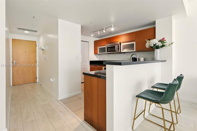 244 Biscayne Blvd 2405, Miami, FL 33132