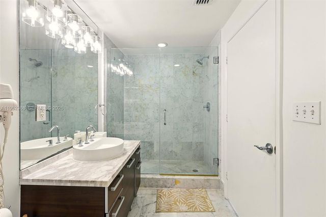 244 Biscayne Blvd 2405, Miami, FL 33132