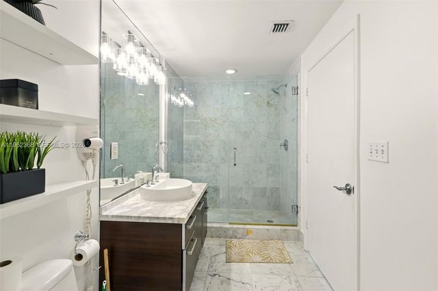 244 Biscayne Blvd 2405, Miami, FL 33132