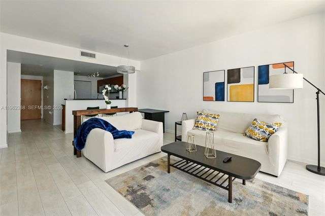 244 Biscayne Blvd 2405, Miami, FL 33132