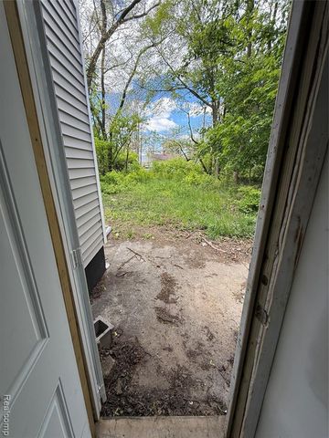 19161 Rosemont Avenue, Detroit, MI 48219