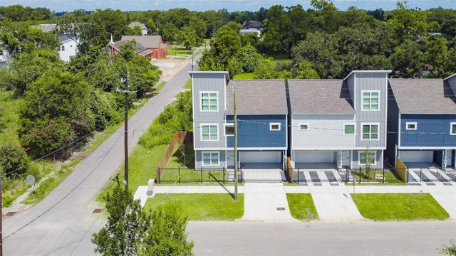 6017 Beall Street, Houston, TX 77091