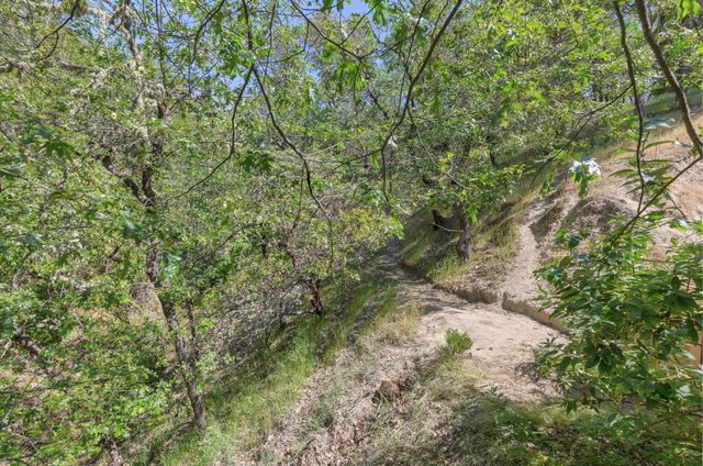 1858 NW Sunview Place, Grants Pass, OR 97526