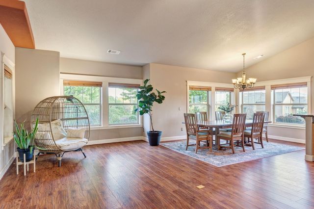 1858 NW Sunview Place, Grants Pass, OR 97526