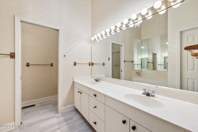 5002 Harrods Landing Dr, Prospect, KY 40059