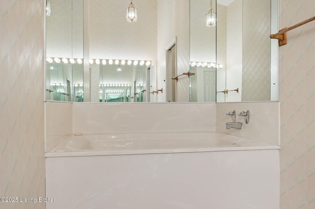 5002 Harrods Landing Dr, Prospect, KY 40059