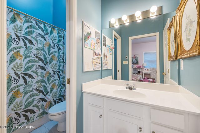 5002 Harrods Landing Dr, Prospect, KY 40059