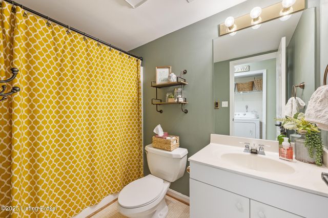 5002 Harrods Landing Dr, Prospect, KY 40059