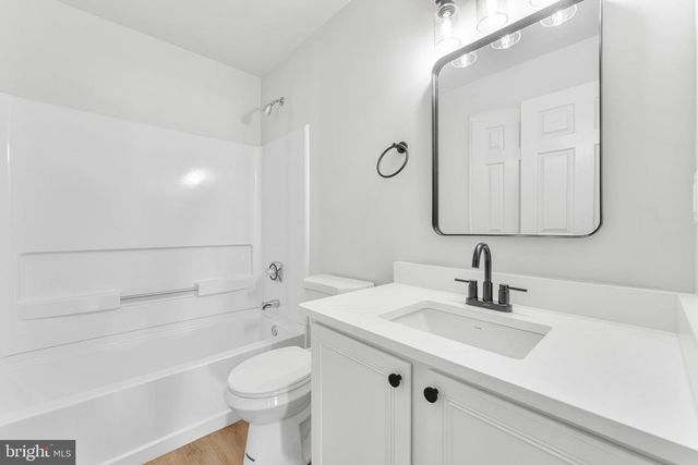 120 ALEXANDER RD, Beverly, NJ 08010