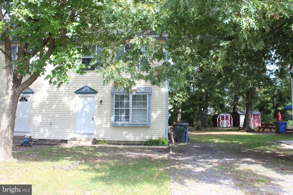 127 HIGGINS DR, Glassboro, NJ 08028