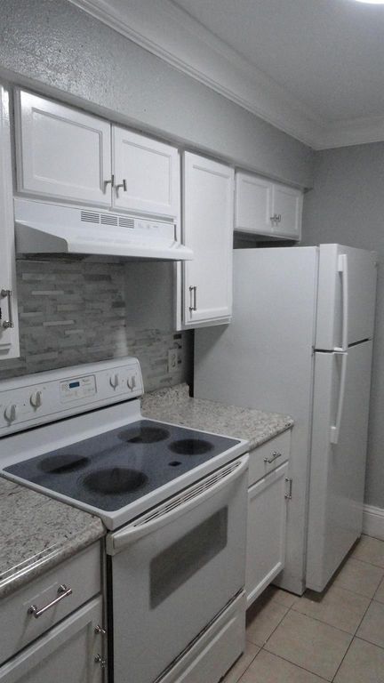 12500 Sandpiper Drive 13, Houston, TX 77035