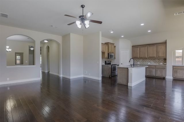 905 Mill Pond Drive, Midlothian, TX 76065