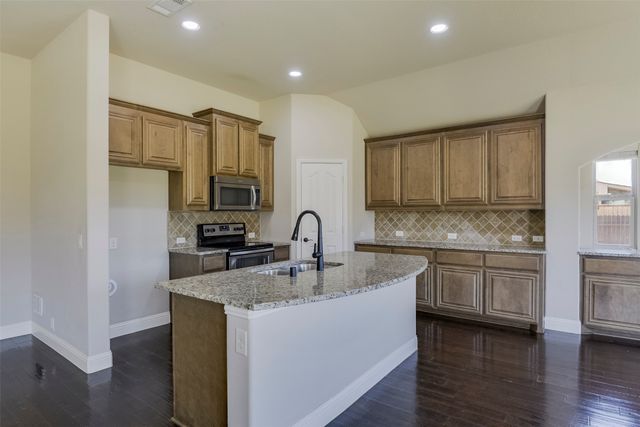 905 Mill Pond Drive, Midlothian, TX 76065