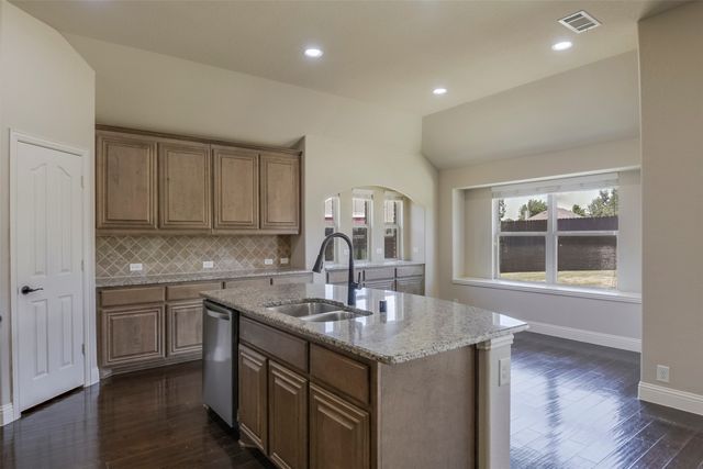 905 Mill Pond Drive, Midlothian, TX 76065