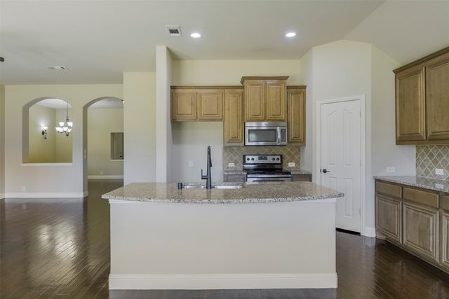 905 Mill Pond Drive, Midlothian, TX 76065