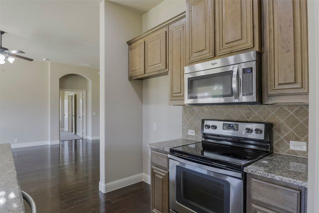 905 Mill Pond Drive, Midlothian, TX 76065