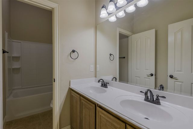 905 Mill Pond Drive, Midlothian, TX 76065