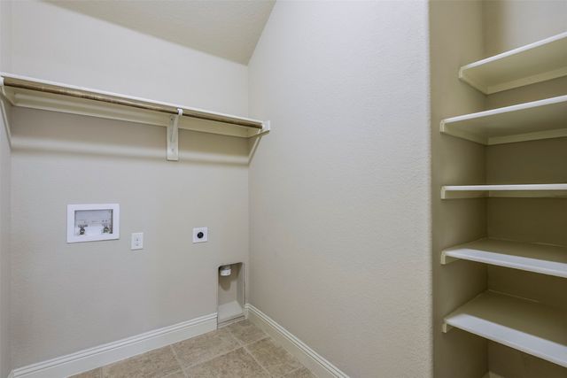 905 Mill Pond Drive, Midlothian, TX 76065