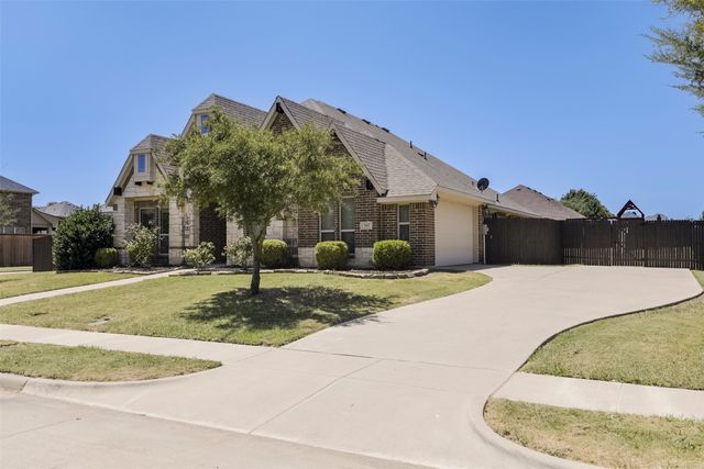 905 Mill Pond Drive, Midlothian, TX 76065