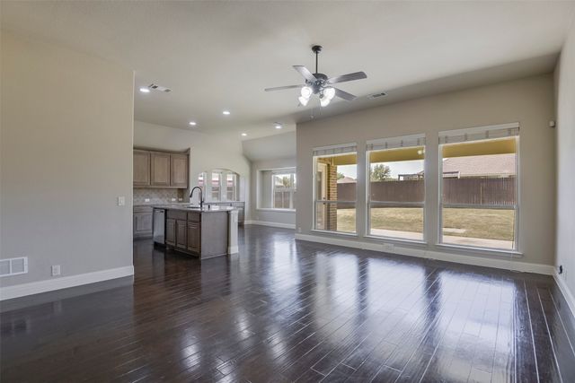 905 Mill Pond Drive, Midlothian, TX 76065