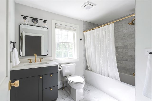 3 Berry Dr, Newburyport, MA 01950