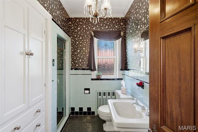 28 Grantwood Lane, St Louis, MO 63123
