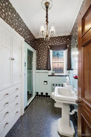 28 Grantwood Lane, St Louis, MO 63123