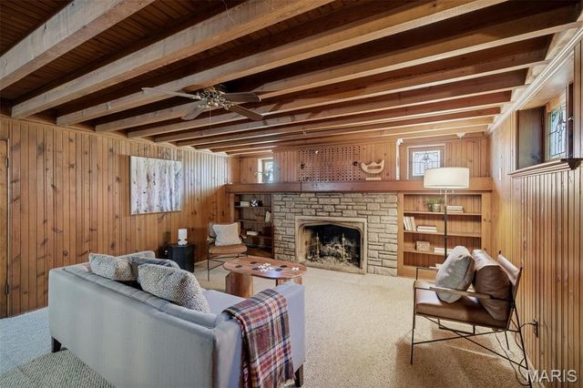 28 Grantwood Lane, St Louis, MO 63123