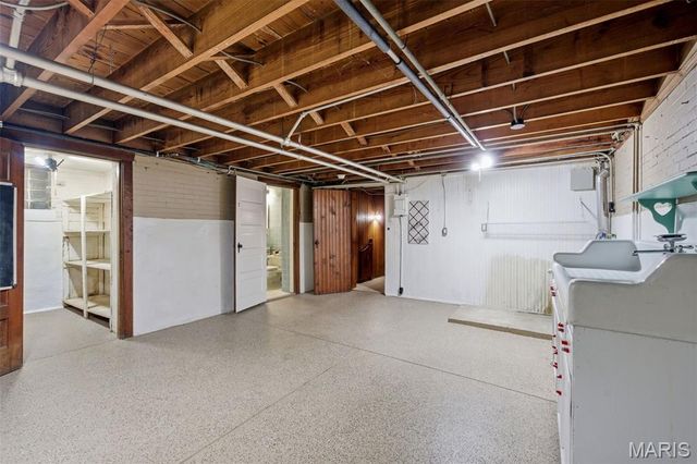 28 Grantwood Lane, St Louis, MO 63123