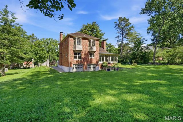 28 Grantwood Lane, St Louis, MO 63123