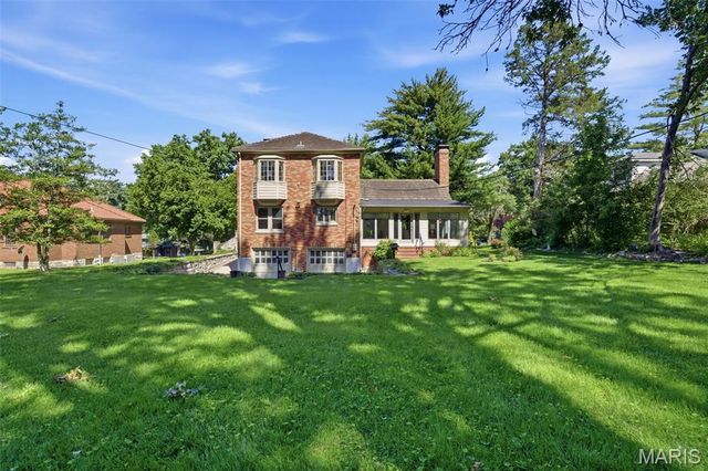 28 Grantwood Lane, St Louis, MO 63123