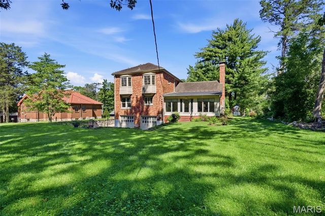 28 Grantwood Lane, St Louis, MO 63123