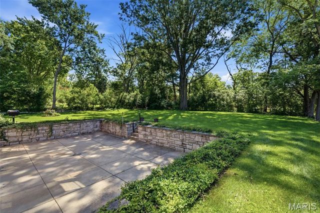 28 Grantwood Lane, St Louis, MO 63123